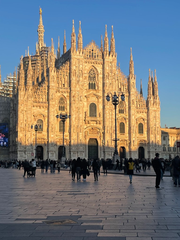 Sunset view on the Duomo di Milano.